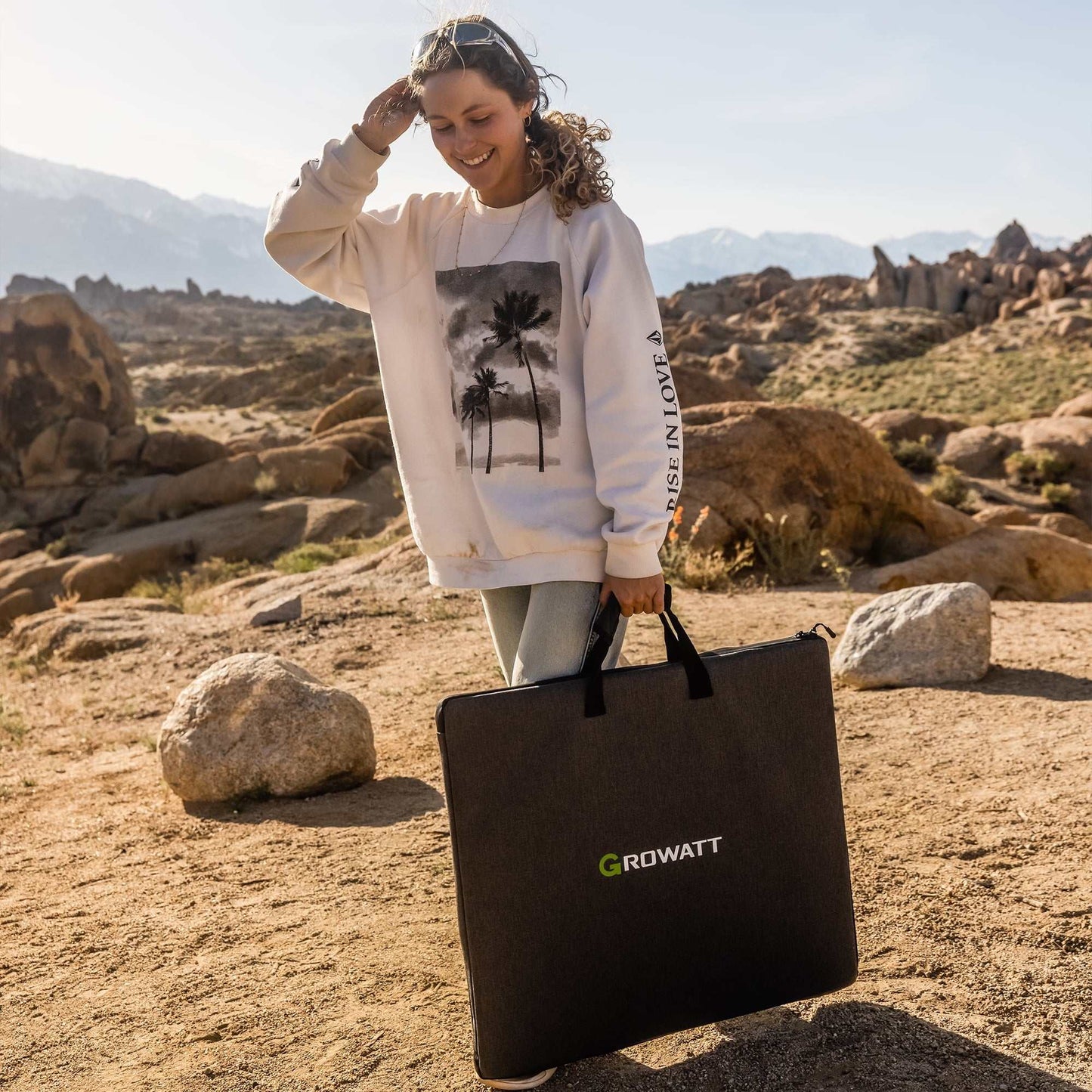 Introducing the Sunbathing Superstar: the GROWATT 100W Portable Solar Panel, a game-changer for outdoor enthusiasts and off-grid adventurers alike. This innovative s